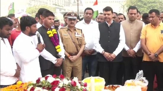 Deputy Chief Minister Devendra Fadnavis, minister Deepak Kesarkar, Chief Secretary Manu Kumar Srivastava, state Director General of Police (DGP) Rajnish Seth, Mumbai Police Commissioner Vivek Phansalkar and other officials were present.(ANI)