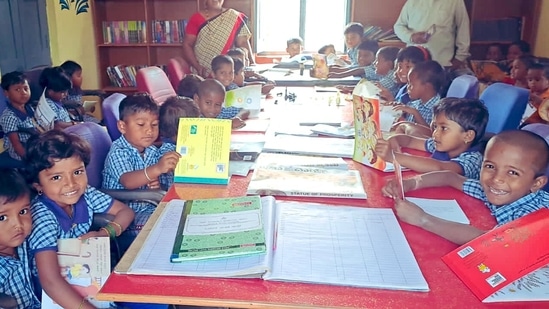 The image shows a group of kids in Karnataka visiting a library for the first time.(Twitter/@readingkafka)