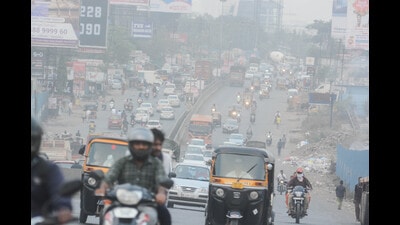 Traffic congestion at Wagholi on Sunday. (Shankar Narayan/HT PHOTO) Traffic congestion at Wagholi on Sunday. (Shankar Narayan/HT PHOTO)