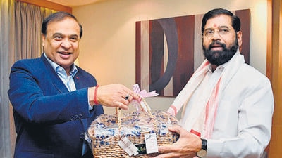 Guwahati, Nov 27 (ANI): Maharashtra Chief Minister Eknath Shinde meets Assam Chief Minister Himanta Biswa Sarma, in Guwahati on Saturday. (ANI Photo) (Eknath Shinde Twitter) Guwahati, Nov 27 (ANI): Maharashtra Chief Minister Eknath Shinde meets Assam Chief Minister Himanta Biswa Sarma, in Guwahati on Saturday. (ANI Photo) (Eknath Shinde Twitter)