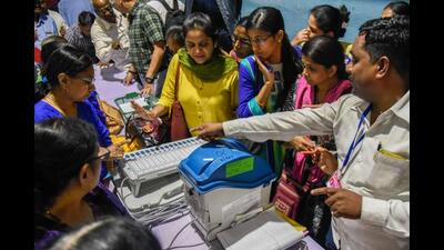 The fact that India is regarded as a global guru in elections proves that the system has worked well. Former US secretary of state Hillary Clinton even called the Indian election a gold standard (HT PHOTO)