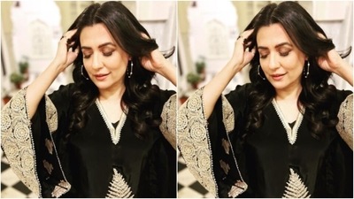 Assisted by makeup artist Mita Vaswani, Mini decked up in golden eyeshadow, black eyeliner, black kohl, mascara-laden eyelashes, drawn eyebrows, contoured cheeks and a shade of nude lipstick. (Instagram/@minimathur) Assisted by makeup artist Mita Vaswani, Mini decked up in golden eyeshadow, black eyeliner, black kohl, mascara-laden eyelashes, drawn eyebrows, contoured cheeks and a shade of nude lipstick. (Instagram/@minimathur)
