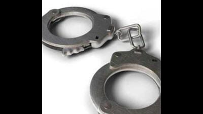 In the second case, meanwhile, the STF sleuths arrested Tarun Sidhu, 20, of Dr Ambedkar Nagar of Moti Nagar and Deepak Kumar, 21, of Khud Mohalla, Ludhiana, after recovering 380 gm heroin from their possession. (HT FILE PHOTO)