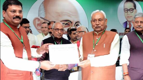 Kushwaha thanked the CM and senior party leaders for reposing faith in him (Photo: Twitter/@UmeshSinghJDU)