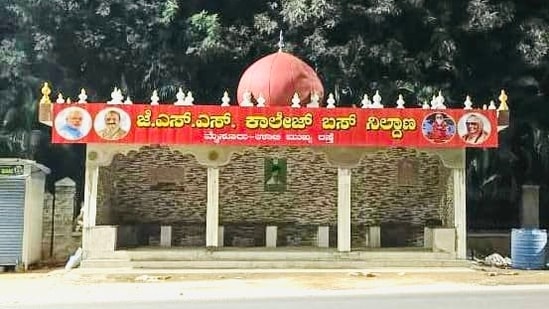 'Mosque like' bus stop gets a make over in Karnataka's Mysuru.(Twitter/Pratap Simha)