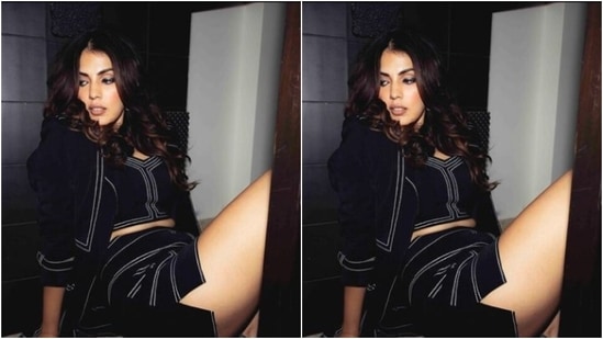 Styled by hairstylist Kimberly Chu, Rhea wore her tresses open in wavy curls with a middle part as she posed for the pictures.(Instagram/@rhea_chakraborty)