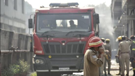 Noida, India - November 07, 2022: A massive fire broke out at an export company in Phase 2 on Monday morning. Officials said that the fire gutted the entire building, despite 12 fire trucks rushing to the spot to control the blaze. No casualties were reported in the incident, in Noida, India, on Monday, November 07, 2022. (Photo by Sunil Ghosh/ Hindustan Times) (Hindustan Times)