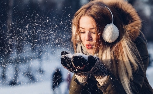 Must include natural ingredients this winter to take care of your skin (Photo by freestocks on Unsplash)