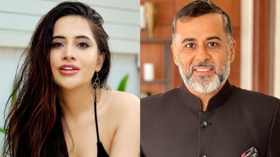Uorfi Javed and Chetan Bhagat have spoken about each other in recent days.