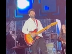 Arjit Singh singing viral Coke Studio song Pasoori at a concert in Mumbai. (Instagram/@aayushmansinha) Arjit Singh singing viral Coke Studio song Pasoori at a concert in Mumbai. (Instagram/@aayushmansinha)