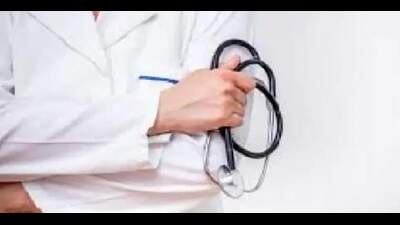 Relatives held the doctor responsible for the death of their family member. (Representative image)