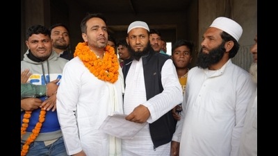 Choudhary first arrived at Fahimpur, along with the leaders of his party and the Samajwadi Party. (HT Photo)