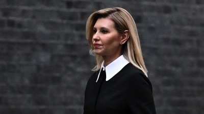 Ukraine's First Lady Olena Zelenska arrives at 10 Downing Street in central London on November 28. (AFP) Ukraine's First Lady Olena Zelenska arrives at 10 Downing Street in central London on November 28. (AFP)