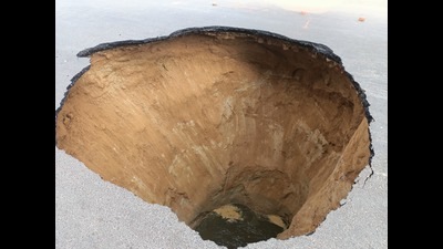 The part of the stretch that caved in in Lucknow’s Vikas Nagar area on Monday. (HT photo)