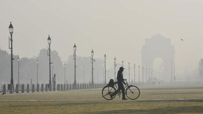 Early morning smog near India Gate in New Delhi on Monday. (Vipin Kumar/HT Photo) Early morning smog near India Gate in New Delhi on Monday. (Vipin Kumar/HT Photo)