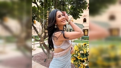 Katrina Kaif left her luscious locks open and opted for the subtle glam makeup look. (Instagram/@katrinakaif) Katrina Kaif left her luscious locks open and opted for the subtle glam makeup look. (Instagram/@katrinakaif)