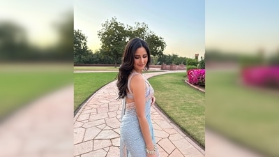Katrina Kaif accessorised her contemporary saree with statement jewellery. The wedding was held at Taj Umaid Bhawan in Jodhpur. (Instagram/@katrinakaif) Katrina Kaif accessorised her contemporary saree with statement jewellery. The wedding was held at Taj Umaid Bhawan in Jodhpur. (Instagram/@katrinakaif)