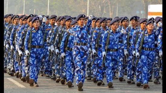 A CRPF women’s marching contingent. (HT FILE PHOTO)
