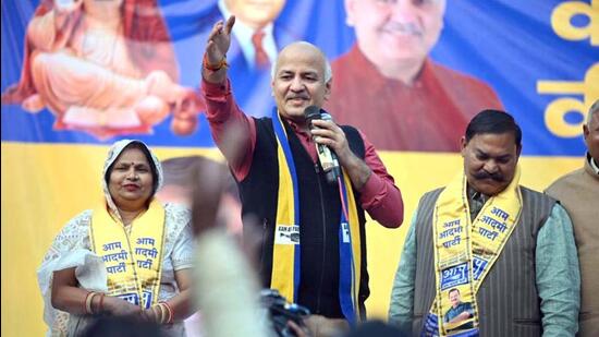 Deputy CM Manish Sisodia said the civic body that governed the area (erstwhile EDMC) had failed the people by turning Delhi into a dumpyard and not paying sanitation workers for months. (HT Photo)