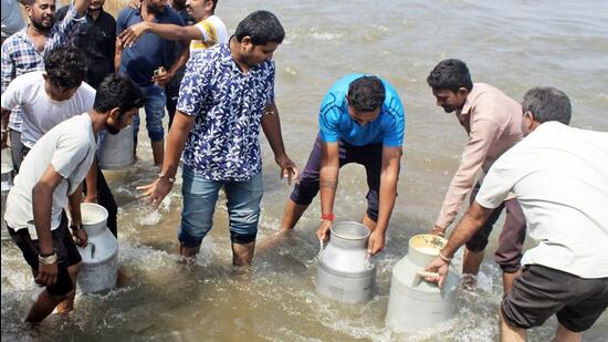 Surat, Sept 21 (ANI): Shepard community members throwing cow milk in the river Tapi in a protest demanding to enact strong laws against the cow slaughter, in Surat on Wednesday. (ANI Photo) (Ashok Munjani) Surat, Sept 21 (ANI): Shepard community members throwing cow milk in the river Tapi in a protest demanding to enact strong laws against the cow slaughter, in Surat on Wednesday. (ANI Photo) (Ashok Munjani)