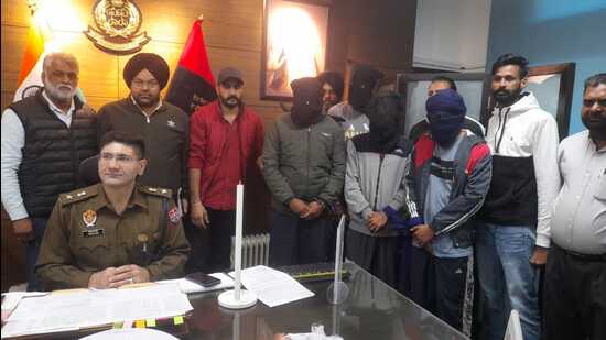 Rupnagar district police chief Vivek Sheel Soni addressing a press conference on Monday after the arrest of the four accomplices (masked) of gangster Lawrence Bishnoi . (HT Photo)