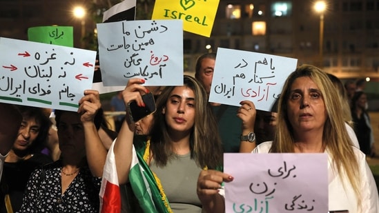Israelis attend a demonstration in support of Iran protests in the Israeli coastal city of Tel Aviv on October 29.(AFP)