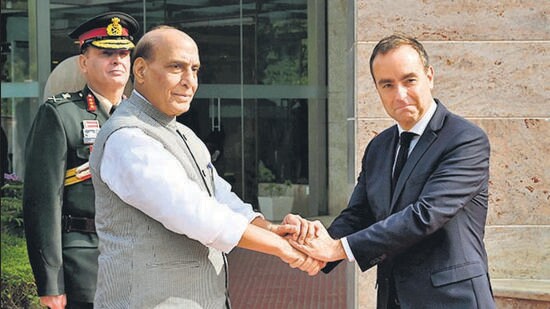 New Delhi, India - Nov. 28, 2022 : Defence Minister Rajnath Singh receives French Minister of the Armed Forces Sébastien Lecornu prior to inspecting the Guard of Honour, at Sushma Swaraj Bhawan, in New Delhi, India, on Monday, November 28, 2022. (Photo by Arvind Yadav/ Hindustan Times) (Hindustan Times)