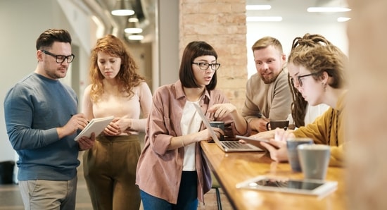 Here's why employees are opting for 5 days of work, giving up on high-paid jobs (fauxels)