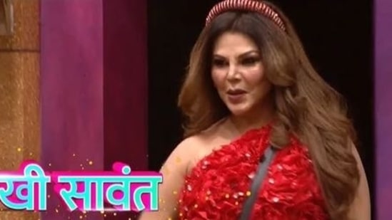 Rakhi Sawant enters Bigg Boss Marathi as a challenger.