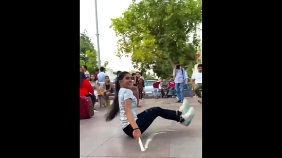 Woman dancing to Twist with jump rope at Delhi's CP. (Twitter/@ajaydewan)