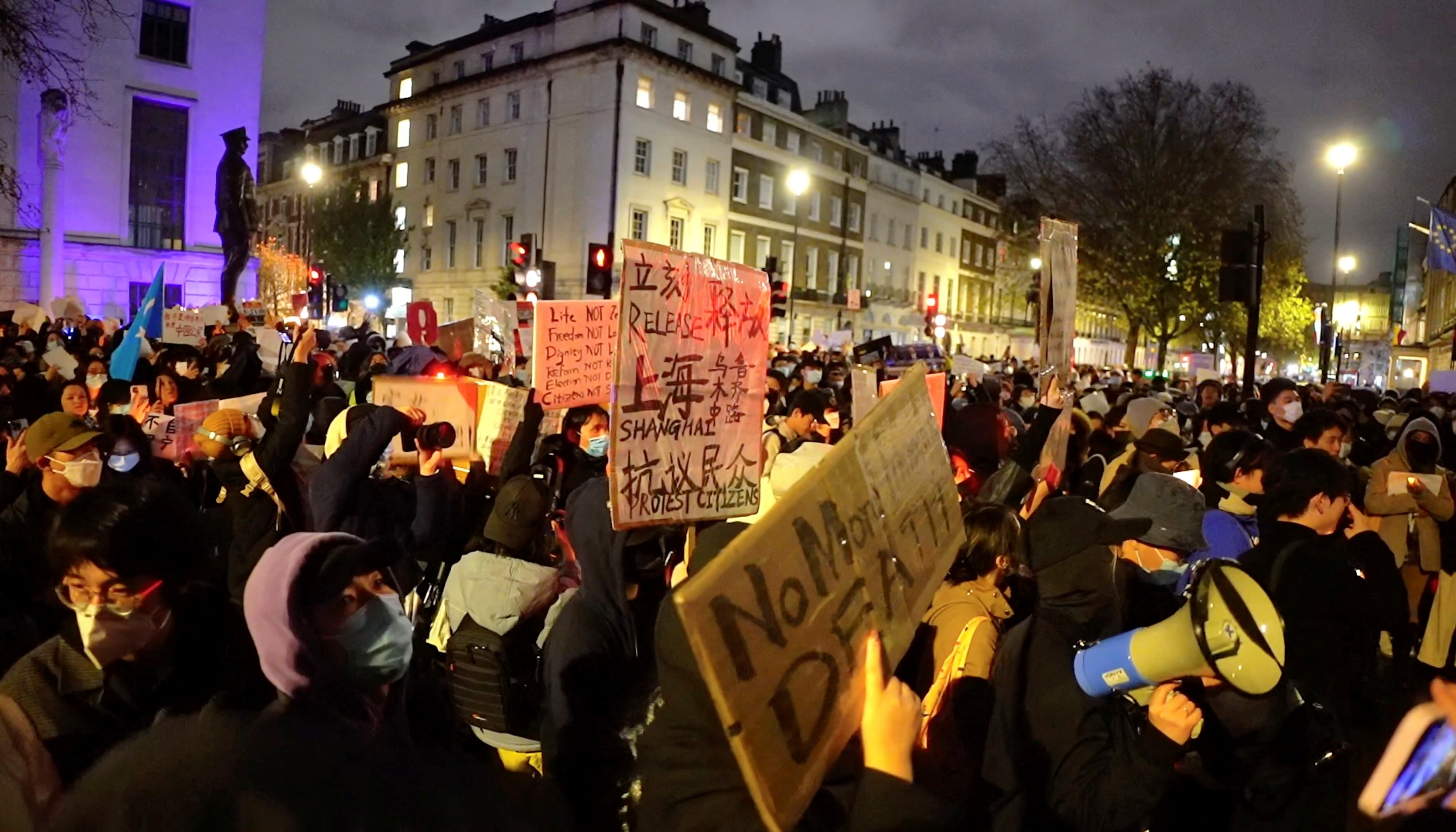 People protest against China's coronavirus disease (COVID-19) curbs in front of the Chinese embassy in London, Britain, on November 27, 2022. (Reuters)