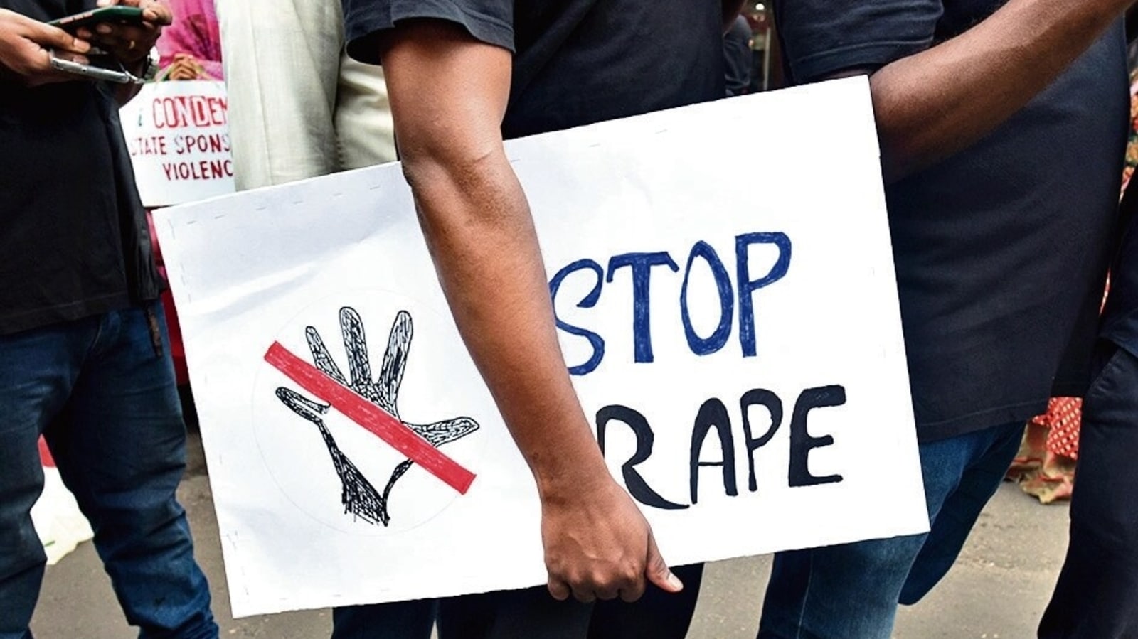 Xxx Repes - Daily brief: Teenager rapes minor girl after watching porn, strangles her |  Latest News India - Hindustan Times