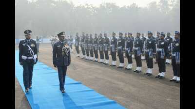 Air Marshal Vibhas Pande during his visit at Air Force Station, Manauri. (HT Photo)