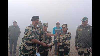 Border Security Force constables Preeti and Bhagya Shree being felicitated by BSF deputy inspector general (DIG), Gurdaspur range, Prabhakar Joshi after they shot down a drone near Chaharpur village, 40km from Amritsar, on Monday night. (HT Photo) Border Security Force constables Preeti and Bhagya Shree being felicitated by BSF deputy inspector general (DIG), Gurdaspur range, Prabhakar Joshi after they shot down a drone near Chaharpur village, 40km from Amritsar, on Monday night. (HT Photo)