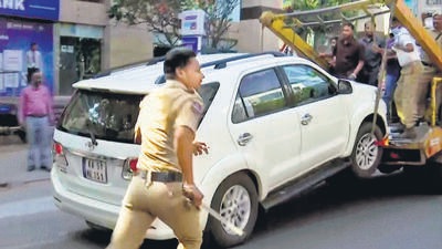 Hyderabad, Nov 29 (ANI): Police personnel drag away the car of YSR Telangana Party chief Sharmila Reddy with the help of a crane as she sits inside it to protest against State Chief Minister K Chandrashekhar Rao, in Hyderabad on Tuesday. (ANI Photo) (ANI) Hyderabad, Nov 29 (ANI): Police personnel drag away the car of YSR Telangana Party chief Sharmila Reddy with the help of a crane as she sits inside it to protest against State Chief Minister K Chandrashekhar Rao, in Hyderabad on Tuesday. (ANI Photo) (ANI)