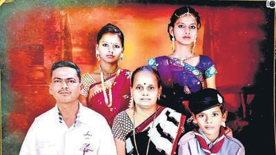 Pradnya Gaikwad (in red saree) lost her mother, Ranjana (centre) in a ceiling collapse in Suryanagar on November 25. (HT Photo) Pradnya Gaikwad (in red saree) lost her mother, Ranjana (centre) in a ceiling collapse in Suryanagar on November 25. (HT Photo)