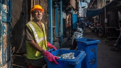 Ravi Surve, 60, during the special cleanliness drive in Mumbai. (Satish Bate / HT Photo) Ravi Surve, 60, during the special cleanliness drive in Mumbai. (Satish Bate / HT Photo)