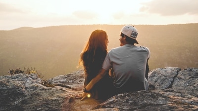 Small steps to build loyalty in a relationship (Unsplash) Small steps to build loyalty in a relationship (Unsplash)