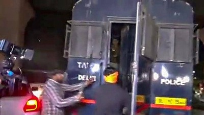 Sword-wielding men tried to attack Aaftab Poonawala. (PTI) Sword-wielding men tried to attack Aaftab Poonawala. (PTI)