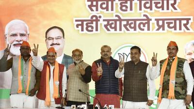 Former AAP MLA Surender Singh (sixth from left) with Fateh Singh (second from left) and Tirlokpuri MLA Raju Dhingan (far left) join BJP, in the presence of Adesh Kumar Gupta and Sambit Patra , ahead of the MCD polls at the Delhi BJP Office in New Delhi on Tuesday. (Vipin Kumar/HT Photo)