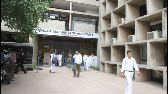 Recruitment row: HC asks Haryana to give 10-day notice before sanction for probe against Khemka