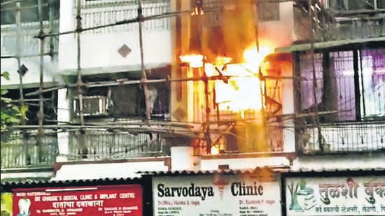 Kalyan fire: Cop jumps into balcony to rescue six of family
