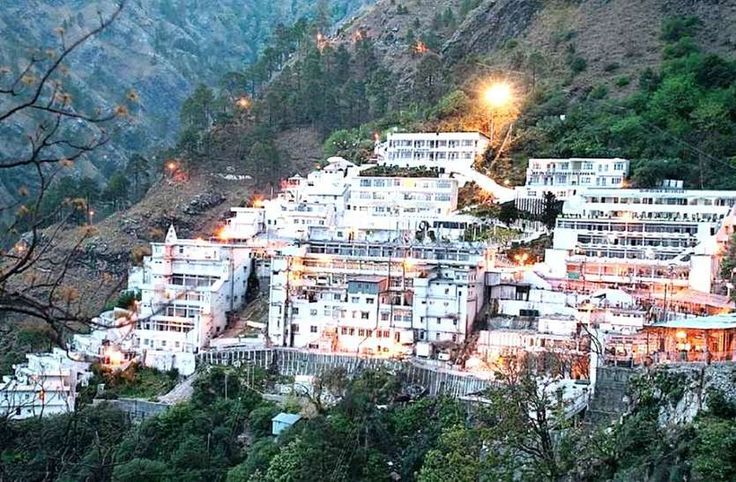 Vaishno Devi Temple is well known and revered by followers of the Hindu religion all around the world. (pinterest)