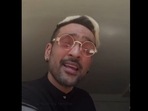 The image, taken from the video, shows Pasoori-famed Ali Sethi singing Arijit Singh’s Aayat.(Screengrab) The image, taken from the video, shows Pasoori-famed Ali Sethi singing Arijit Singh’s Aayat.(Screengrab)