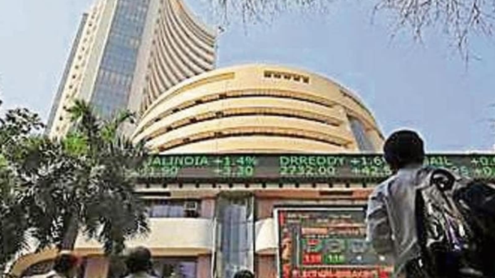 In opening session, Sensex rises 123 points to 62,820, Nifty in green at 18,659