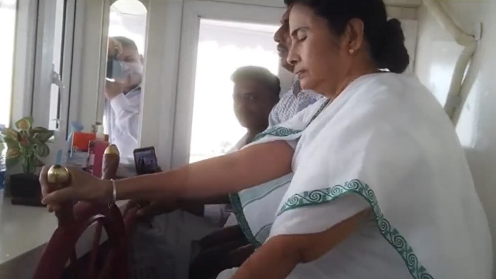 Behind the wheels, Mamata visits villages of North 24 Parganas on a boat |  Watch | Latest News India - Hindustan Times