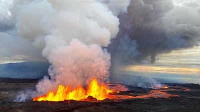 The eruption began shortly before midnight on Sunday and was initially contained within the concave area at the top of the volcano. (USGS / REUTERS) The eruption began shortly before midnight on Sunday and was initially contained within the concave area at the top of the volcano. (USGS / REUTERS)