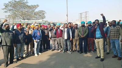PRTC employees carrying out rally in Ludhiana. (Harvinder Singh/HT) PRTC employees carrying out rally in Ludhiana. (Harvinder Singh/HT)