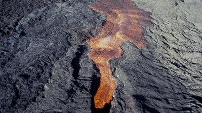 This file photo of Mauna Loa's eruption, recorded 38 years ago, shows molten rock flowing from the volcano, located on the south-central part of the island of Hawaii, on March 26, 1984. (File / AP) This file photo of Mauna Loa's eruption, recorded 38 years ago, shows molten rock flowing from the volcano, located on the south-central part of the island of Hawaii, on March 26, 1984. (File / AP)