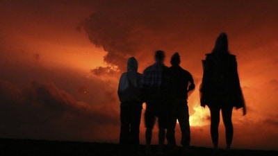 Crowds gathered to watch the lava glow from Hawaii's Mauna Loa volcano, hours after its eruption in Hilo. Experts also cautioned that winds could carry volcanic gas and fine ash downslope. (Caleb Jones / AP) Crowds gathered to watch the lava glow from Hawaii's Mauna Loa volcano, hours after its eruption in Hilo. Experts also cautioned that winds could carry volcanic gas and fine ash downslope. (Caleb Jones / AP)